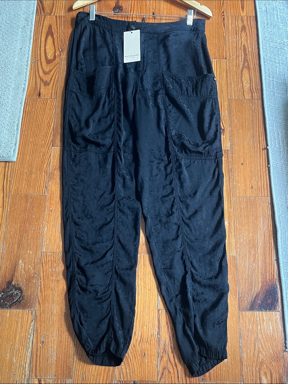 Scotch & Soda High Rise Tapered Cargo Pants In Black Ditsy Floral Large